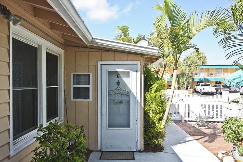 1st image of 214 Calle Miramar APT 6