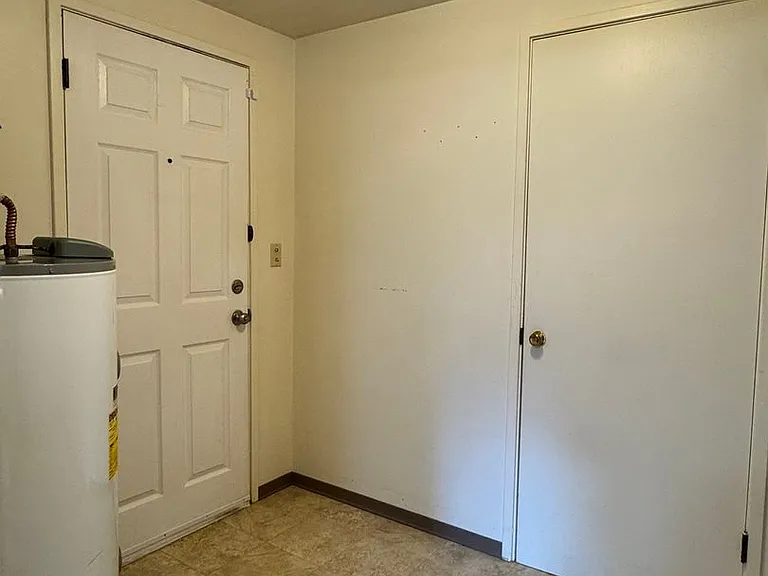 702 S 20th Ave — Photo 10