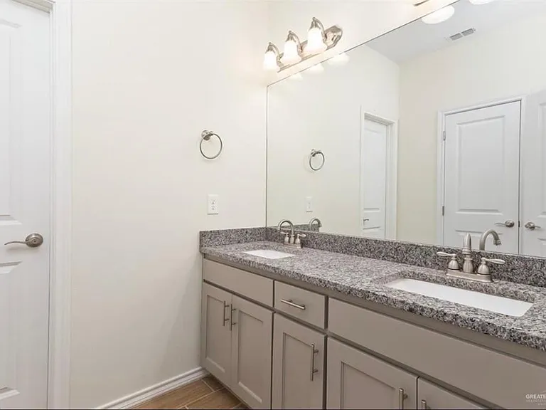 3813 Hawthorne Ave #2 — Photo 6