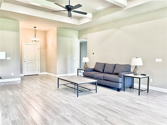4th image of 703 W Jillian St