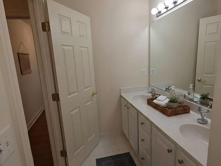 404 Tailor St — Photo 43