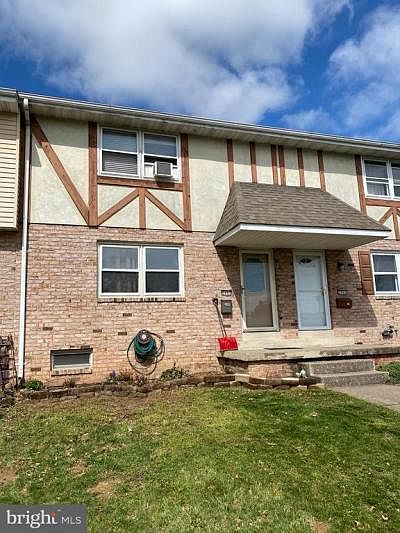 2nd image of 2093 Mountainview Rd