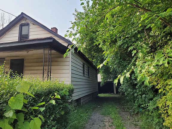 2nd image of 1054 Garden Ave