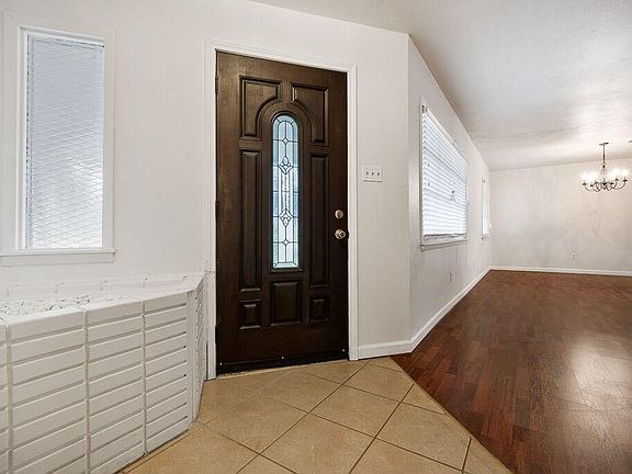3rd image of 5801 Wedgmont Cir N