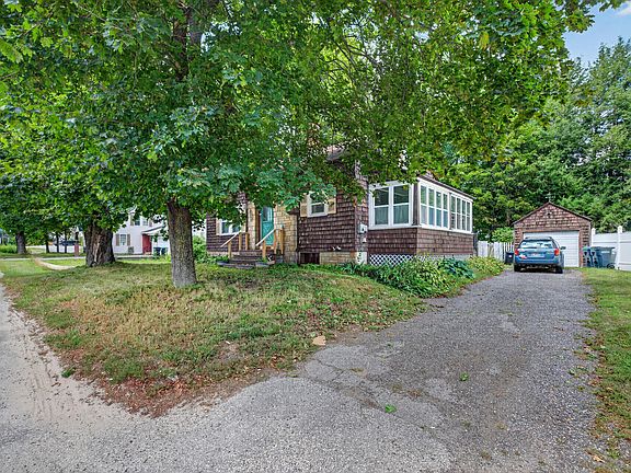 4th image of 885 Minot Avenue