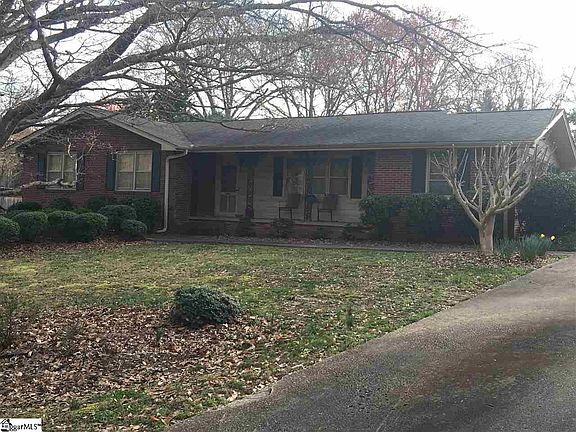 2nd image of 10 Monterey Ln