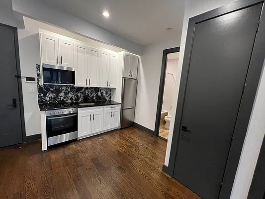 Rented by Delmark Realty LLC | media 23