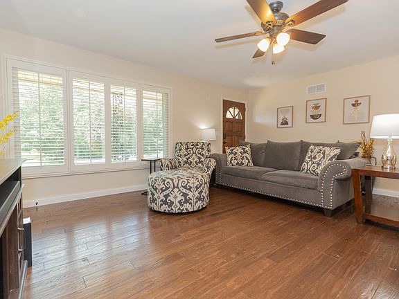 3rd image of 11111 Karendale Ct