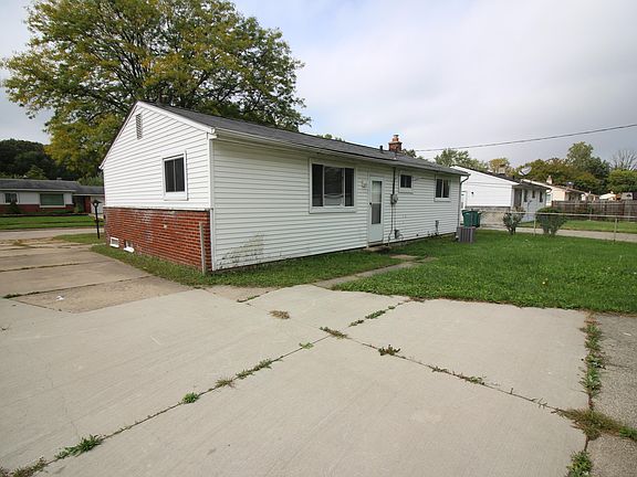 3rd image of 16265 Oakbrook St