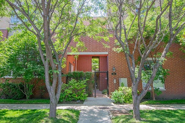1st image of 5300 N Ravenswood Ave APT 1W