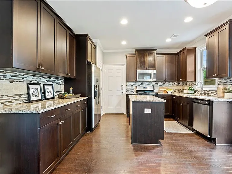 1602 Johnson Rd NW — Photo 5