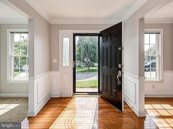 2nd image of 98 English Chase Ln