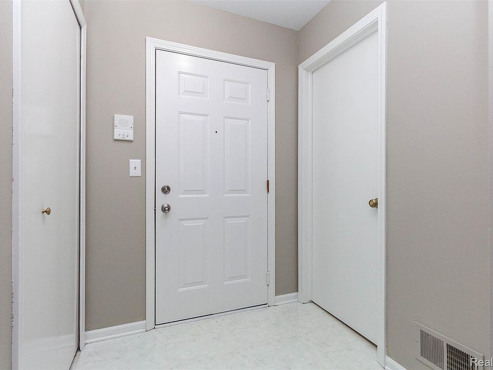 15332 Ashley Ct, photo 6