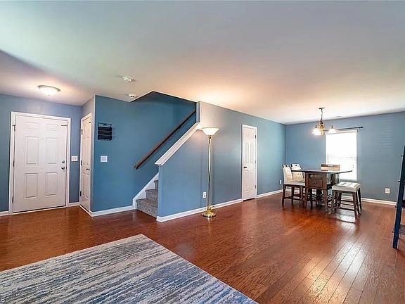 5th image of 110 Norwood Ct N