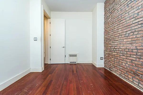 Rented by Nooklyn NYC LLC | media 22