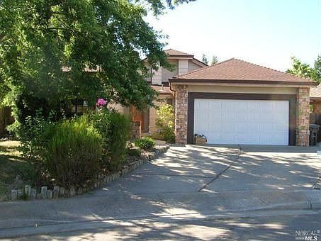 3rd image of 1056 Evergreen Ct