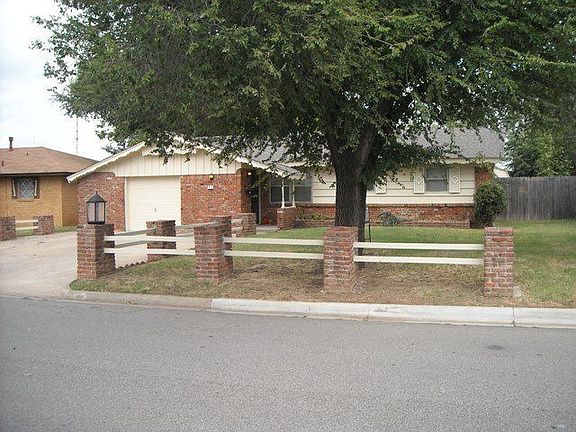 3rd image of 107 NE 10th St
