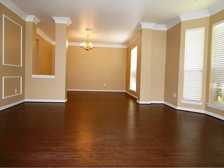 4425 Cedar Valley Dr — Photo 2
