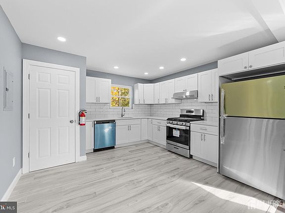 4th image of 245 William St APT C