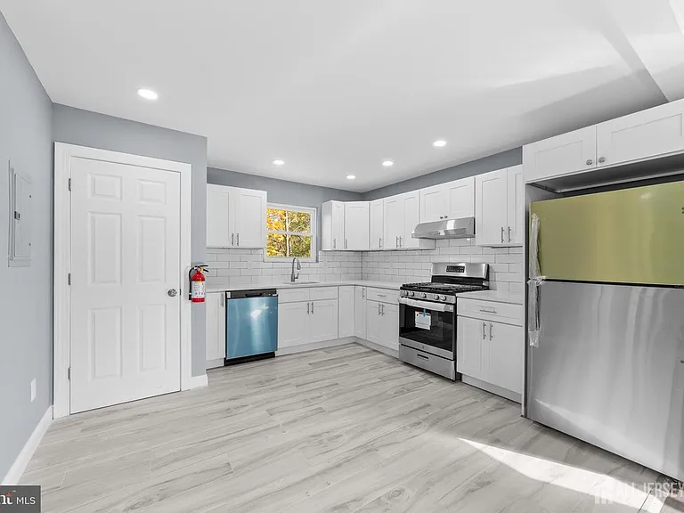 245 William St #C — Photo 4