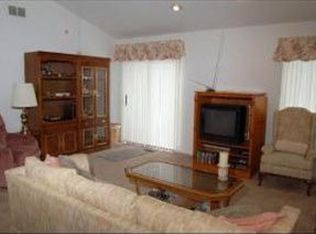 1825 Grosse Pointe Cir, Hanover Park, IL 60133