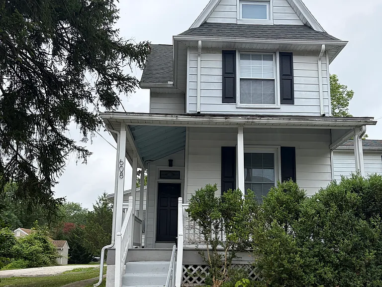 608 Heckel Ave — Photo 1