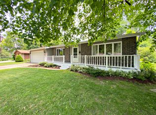 711 Gerry St, Woodstock, IL 60098