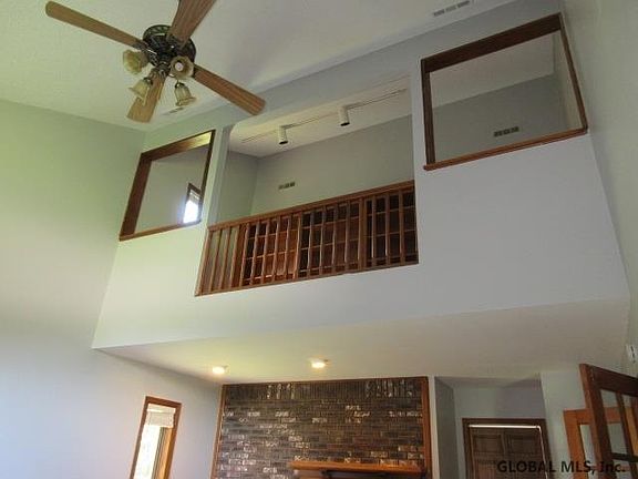 4th image of 8 Zamora Ct