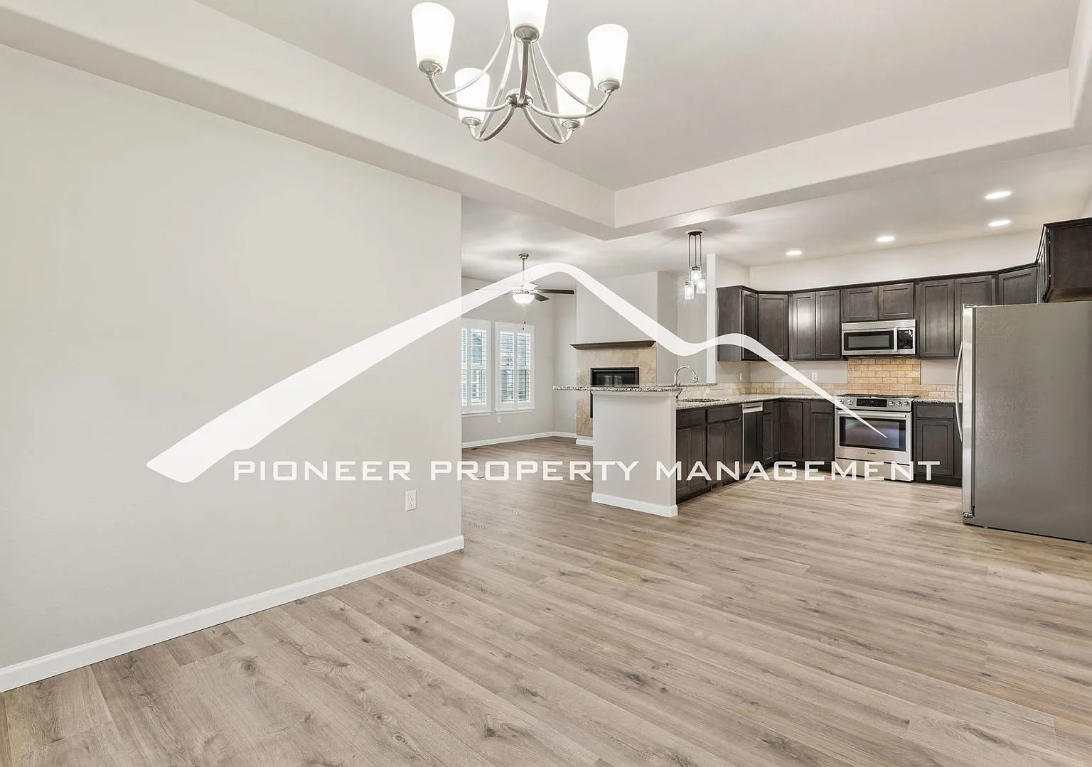 Spacious 4bd, 3 Full Bath Gold Hill Mesa Villa with Main Floor Living with AC and 2 Car Garage — Photo 3