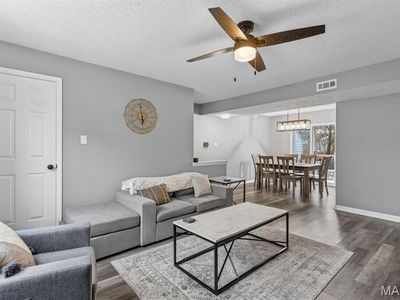 9206 Eager Rd, Saint Louis, MO, 63144