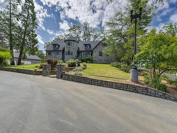 3rd image of 16390 Ridge Rd