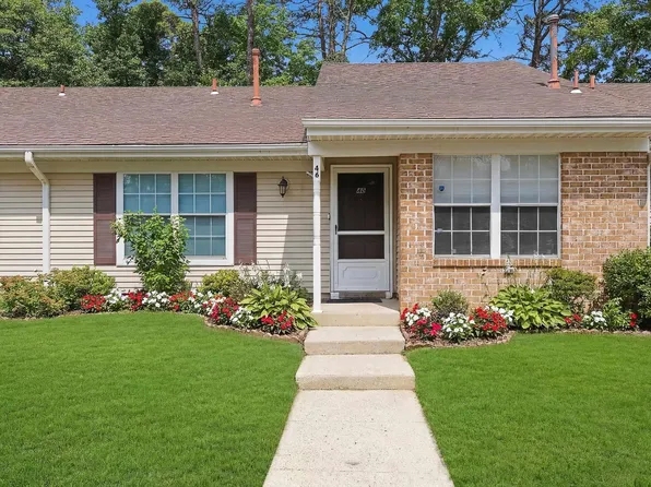 46 Club Pl #46, Galloway, NJ 08205