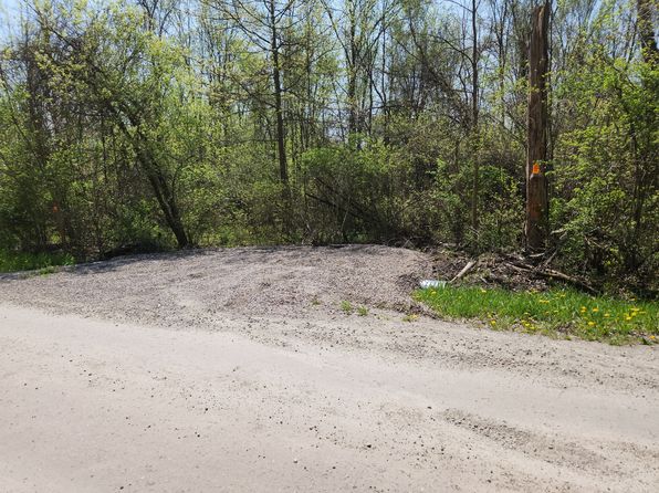 4 Perch Rd, Fair Haven, MI 48023