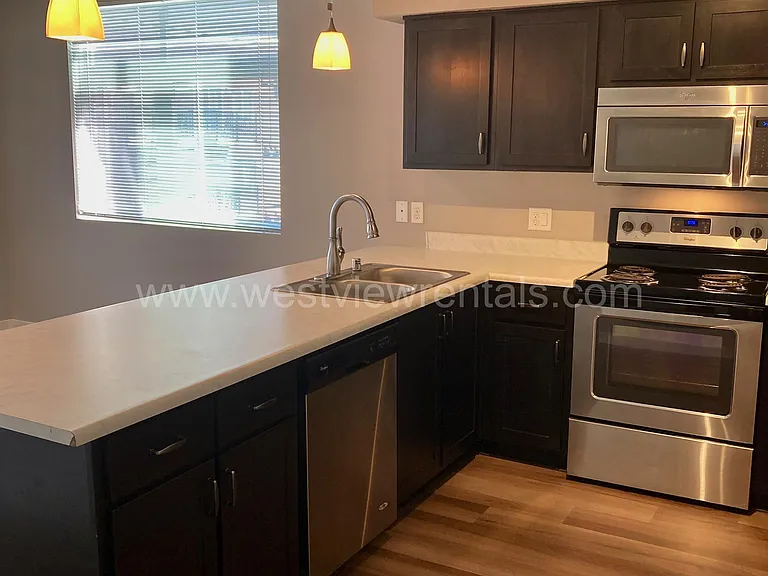 203 E Laurel St — Photo 50
