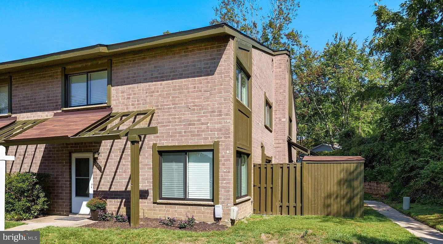3 bed, 1.5 bath, 1248 sqft, $2,600 — Photo 2