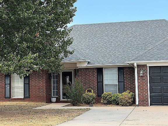 3rd image of 117 Redbud Ln