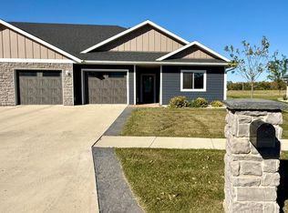 2017 Kemp Pl E, Watertown, SD 57201