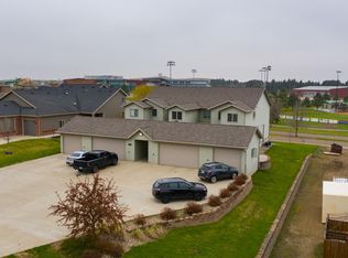 1868 8th St W, Dickinson, ND 58601