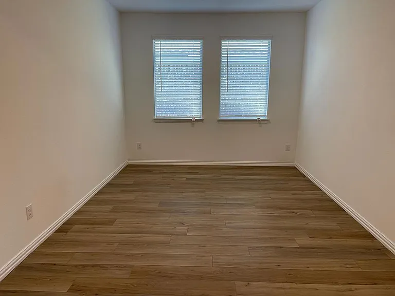 1115 Mahogany Ln — Photo 18