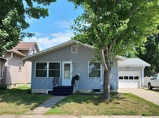 205 3rd St SE, Melrose, MN 56352