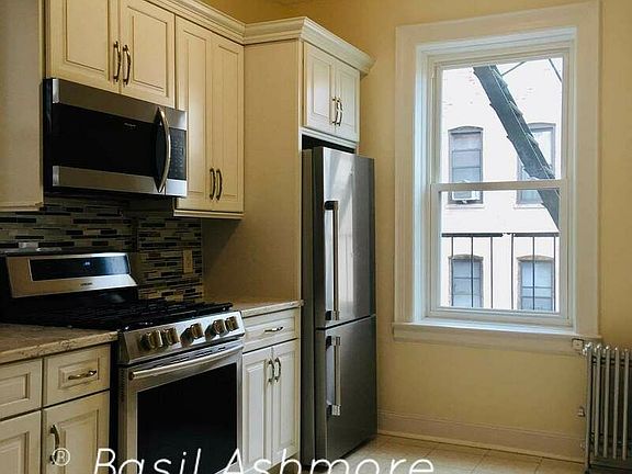 2nd image of 483 16th St #3