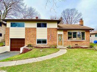 1414 N Lama Ln, Mount Prospect, IL 60056