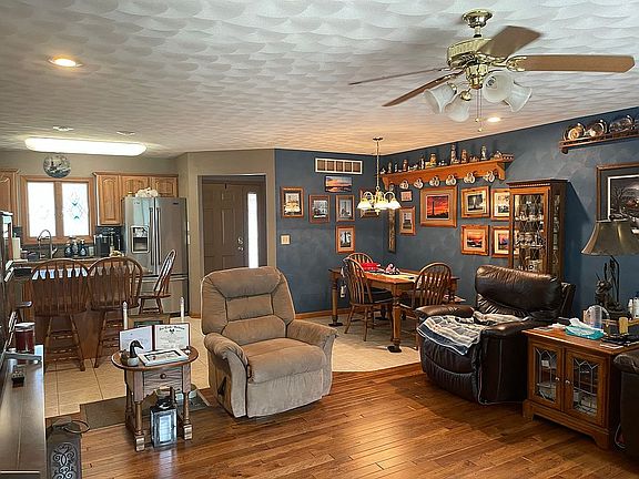 Family room 2