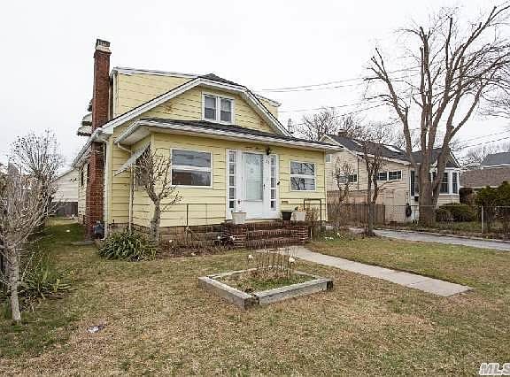 4th image of 23 Dahlia St