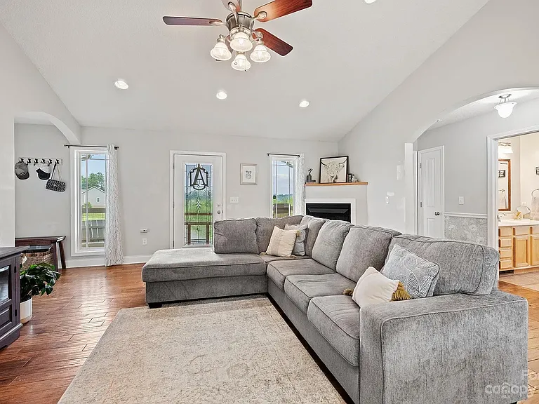 240 Eagle View Ln — Photo 21