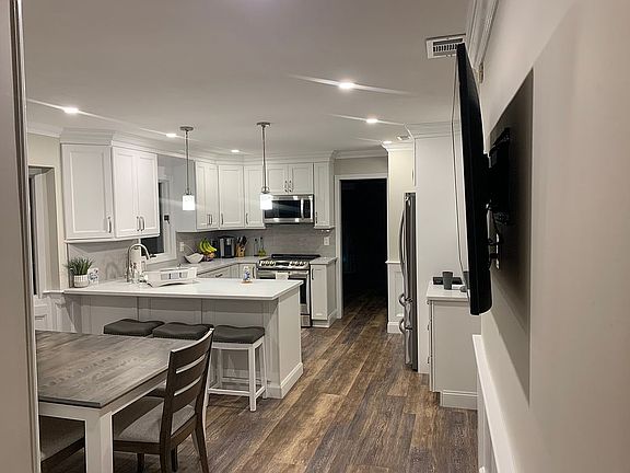 2nd image of 115 Twin Oaks Dr