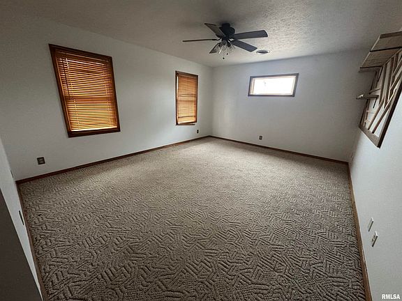 4th image of 620 S Park Dr