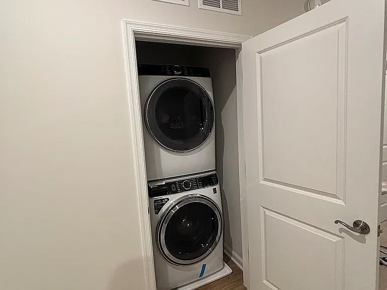 1st image of 3418 Chester Aly #196