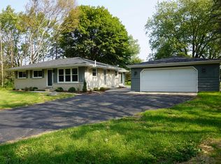 3930 S Elm Dr, New Berlin, WI 53146