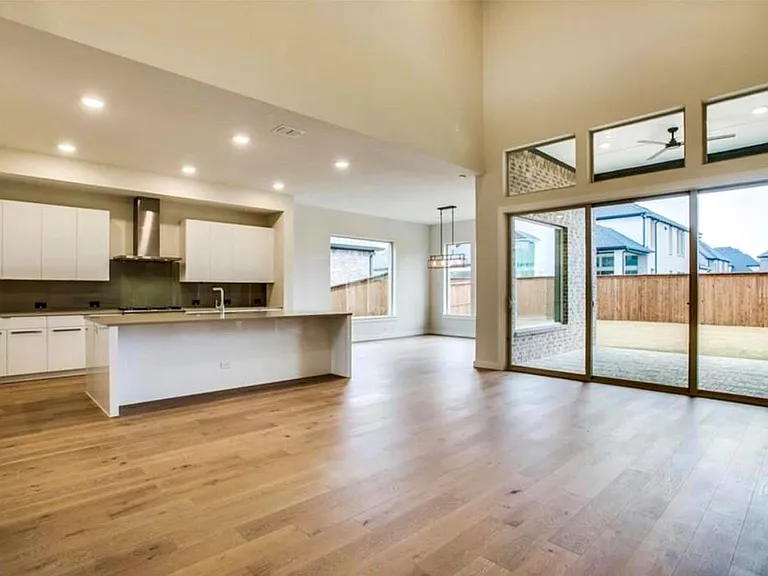 4031 Heatherton Dr — Photo 2